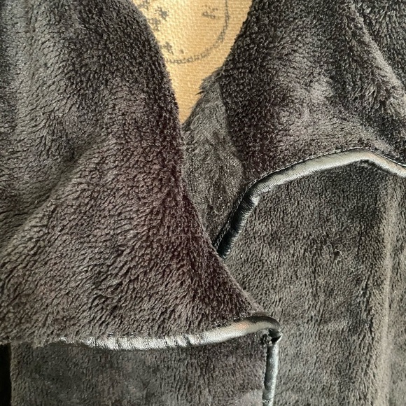 SOFT Black Jacket no buttons - Picture 3 of 7